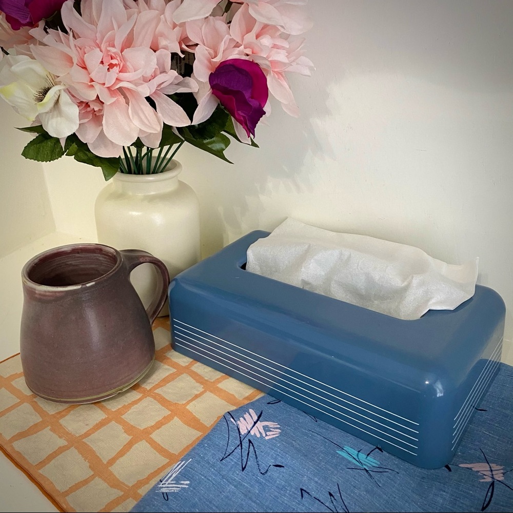 Retro plastic tissue box cover